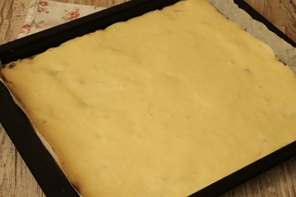 Бисквитный рулет с яблоками — простой в приготовлении и очень вкусный! Пошаговый рецепт в описании к ... - 8