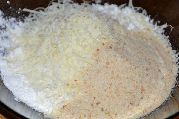 Пикката или куриные отбивные с соусом из каперсов.Ингредиенты:Куриная грудка - 2 шт.Мука - 1/4 ... - 3
