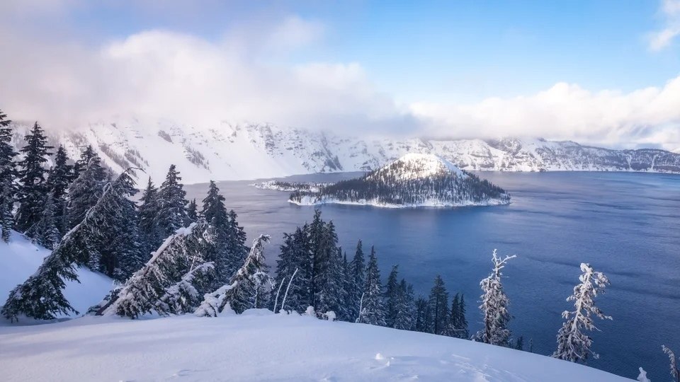     (Crater Lake)    