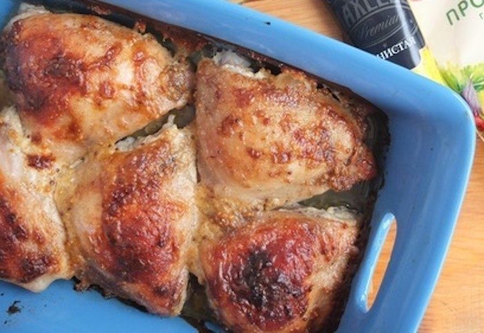 Курица, запеченная в духовке, с горчичный вкусом 119 ккал 100г.Ингредиенты: Бедра цыпленка без кости ...