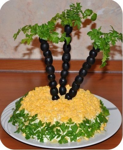 Салат “Пальмы”.Ингредиенты:- Грудка куриная (отварная) — 2 шт- Лук репчатый (большой) — 3 шт- Яйцо ...
