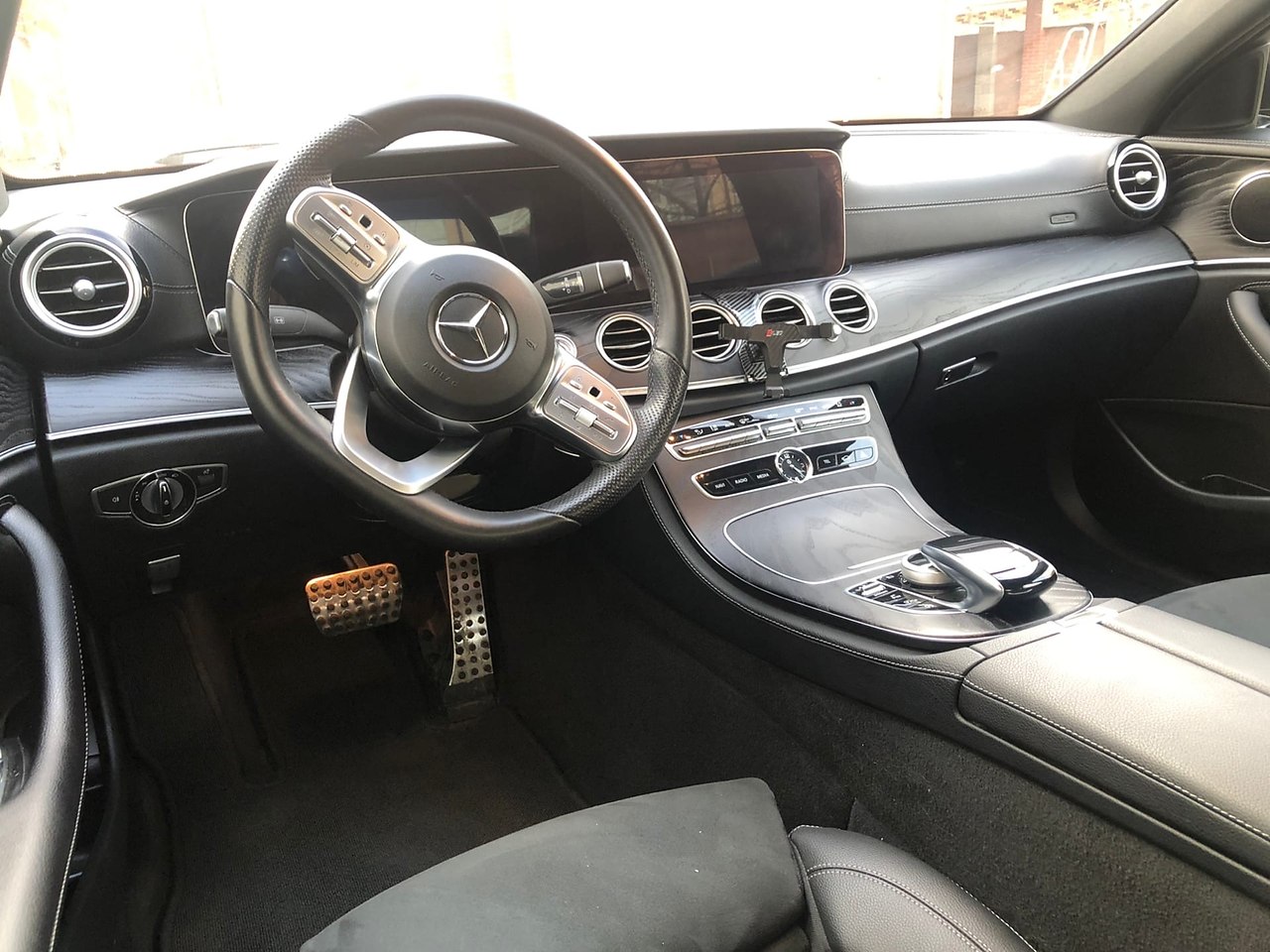 Mercedes-Benz E200. 2019 , 2.0 . 197 .  51.000.      ... - 9