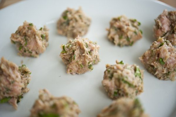 Шведские фрикадельки из индейки. Вам потребуется: Для фрикаделек: 1 столовая ложка сливочного масла ... - 5