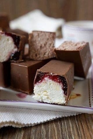 Творожные сырки с джемом по-домашнему.Очень вкусные и нежные домашние сырочки.Ингредиенты:Творог — ...