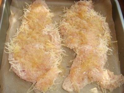 Куриное филе в пармезане.Ингредиенты:1 большое куриное филе1 яйцо3 ст. л. панировочных сухарей3 ... - 6