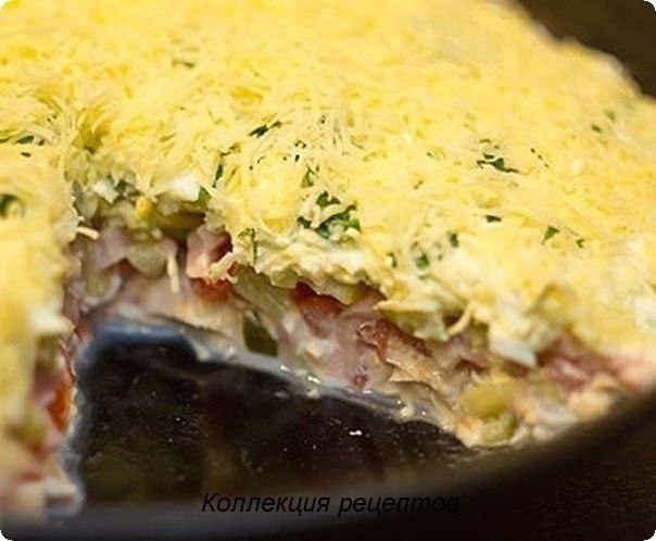 Салат «Русская красавица».Ингредиенты:Куриная грудка - 1/2 шт.Ветчина - 150 гОгурцы (маринованные) - ...