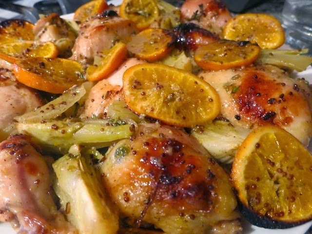 Курица маринованная в кефире, запечённая с картофелем с травами и чесноком. .110 ккал , Б/Ж/У ...