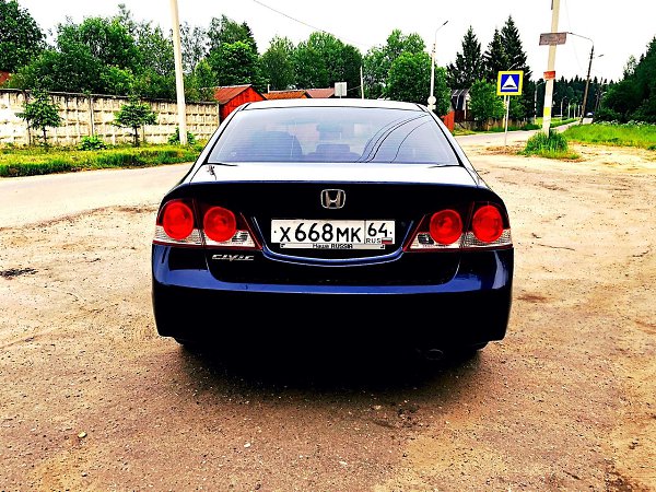 Продаю хонду сивик. Год:2007 Коробка: автомат Автомобиль не битый, не крашенный. Двигатель работает ... - 4