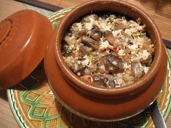 Гречка из горшка.Ингредиенты на 1 горшочек:Мясо - 100 гр.;Гречка - 3 ...