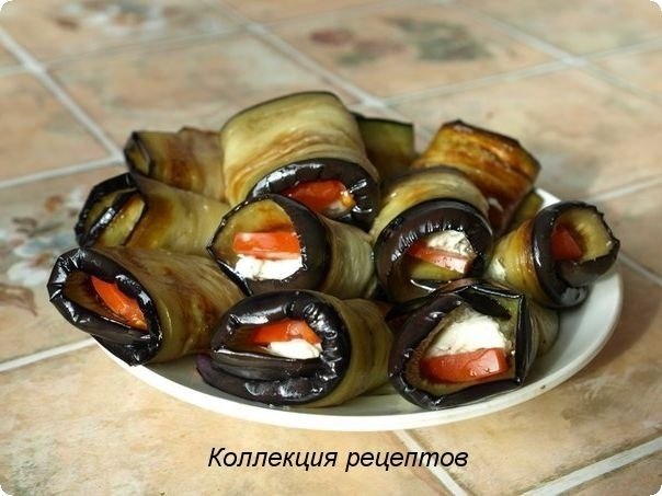 РУЛЕТИКИ ИЗ БАКЛАЖАНОВ С ПОМИДОРАМИ И СЛИВОЧНЫМ СЫРОМ.Состав:2 средних баклажана1 помидор1 упаковка ...