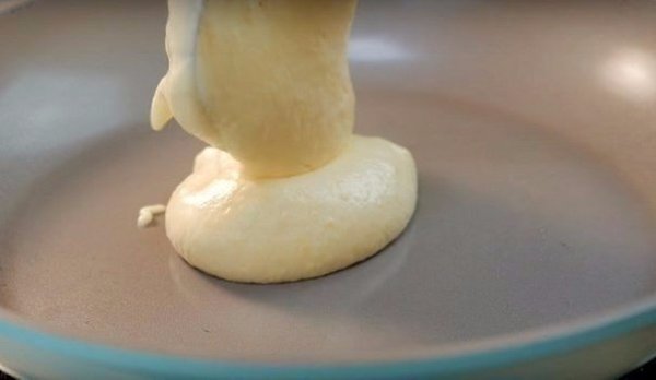 Ты больше не захочешь готовить оладьи иначе! Золотой рецепт. Вкусные пышные оладьи Ингредиенты: 5 ... - 7