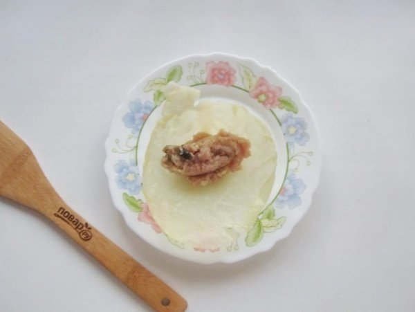 Голубцы с мясным фаршем и грибами.Ингредиенты:Мякоть свинины — 600 гЛук репчатый — 2 шт.Белый батон ... - 7