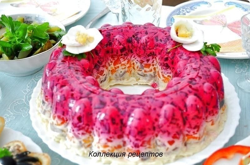 ВКУСНЕЙШИЙ и ВОЛШЕБНЫЙ Салат. Для салата вам понадобится: 1. Свекла (2 шт.) 2. Сыр твердый (150 г.) ...