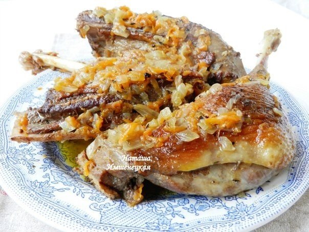 Гусь, тушеный в пиве.Автор: Наташа ИмшенецкаяПриготовить вкусного гуся - не очень простая задача, ...