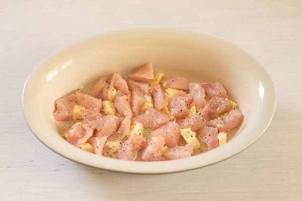 Запеканка из курицы с кабачками.Ингредиенты:Кабачки молодые — 1 шт.Грудка куриная — 250–300 ... - 2