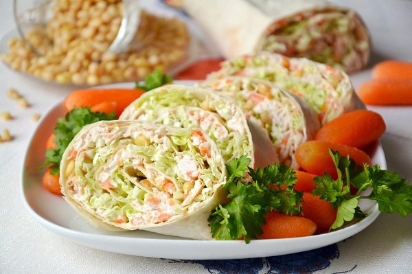 Рецепт вкусного рулета из лаваша.на 100грамм - 152.07 ккалБ/Ж/У - 17.02/4.63/9.45Ингредиенты:куриное ...