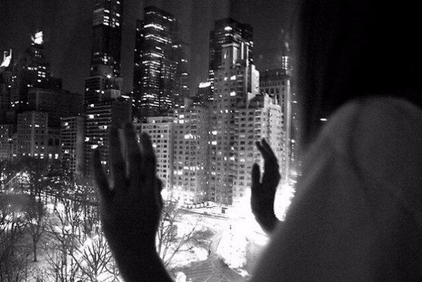 Любовь - это когда, отпуская человека, сердце кричит: