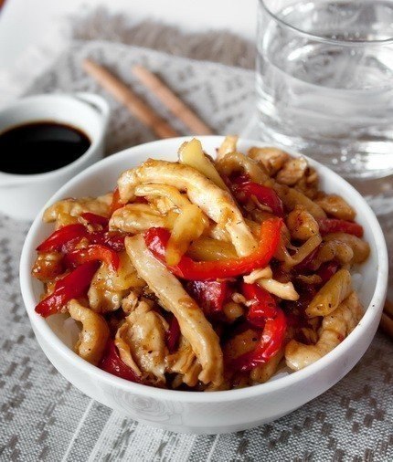 Вкуснятина: курица стир-фрай с кисло-сладком соусе.Ингредиенты на 6 порций:800 г куриного филе ...