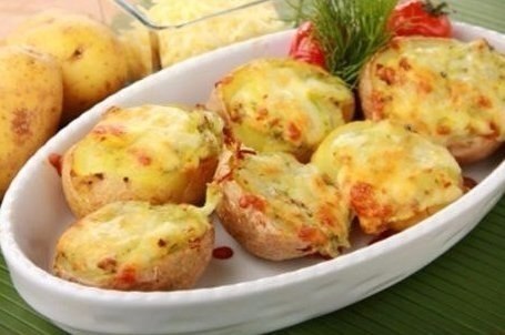 ТОП-6 простых, но очень вкусных блюд из картофеля.1. КАРТОШКА-ГАРМОШКАИнгредиенты: 5-6 клубней ... - 4