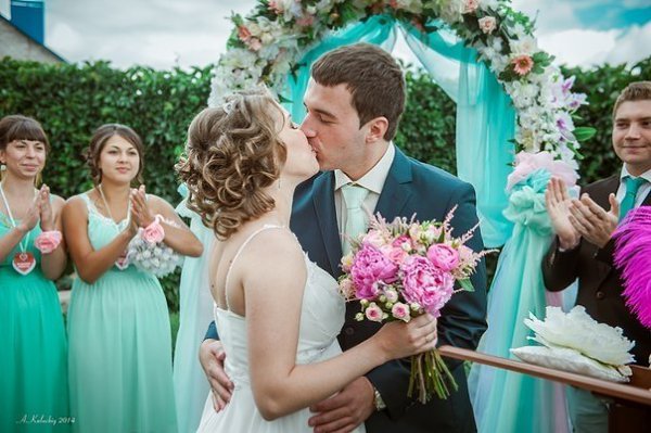 Что вам больше по вкусу - торжественно скучать? Или стильно , современно и оригинально веселиться? Я ... - 8