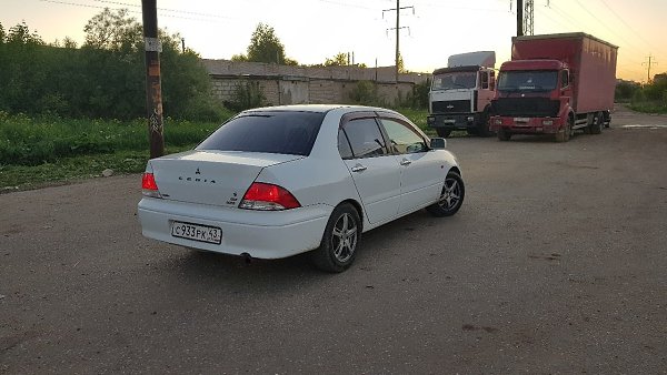 . Mitsubishi Lancer Cedia 4wd 150000.      .  ...