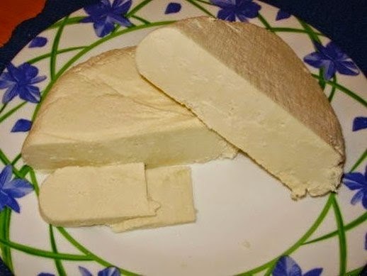 Рецепт приготовления домашнего сыра. Этот сыр по вкусу как Адыгейский или брынза. Берём 3 литра ...