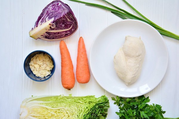 Куриный салат по-тайски с капустой и морковью.Легкий и полезный салат с необычной заправкой! Сохрани ... - 2