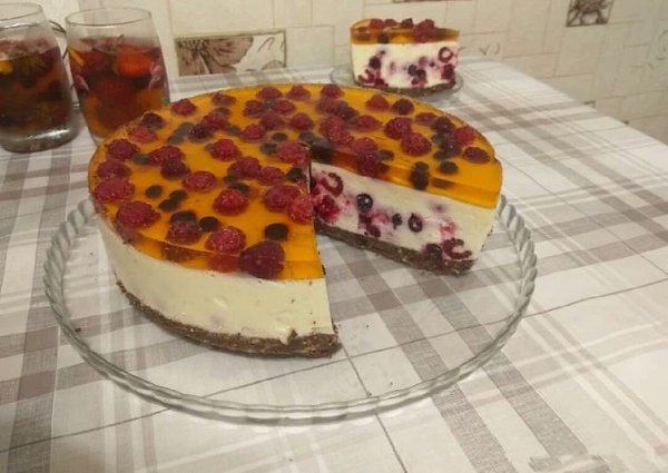 Торт без выпечки ягодно - желейный. Ингредиенты 300 грамм печенья любого 3 столовых ложки какао 70 ...