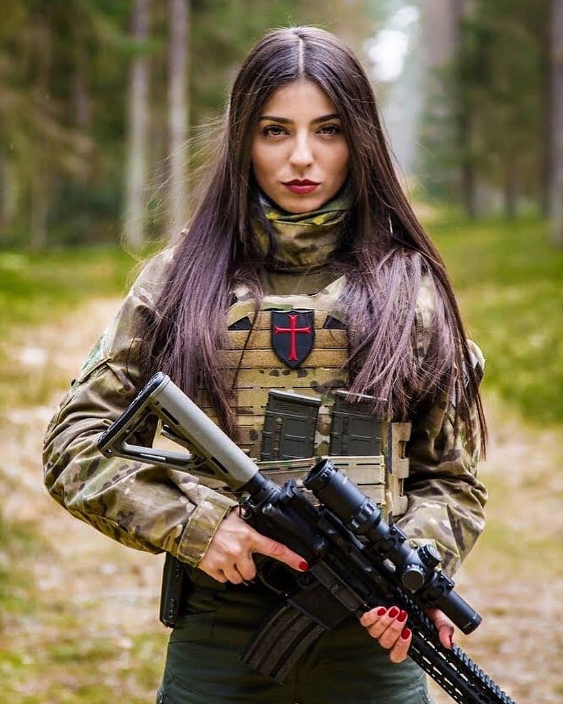 Woman defense. Боевые подруги картинки. Girl shooting from Assault Rifle. Ve Marie.