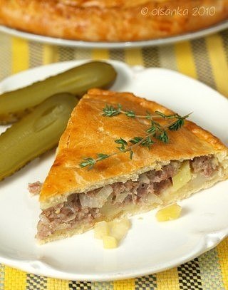 Пирог с мясом.Обычный пирожок, очень похожий на зур-белиш. Вернее, именно его рецепт у нас в ...