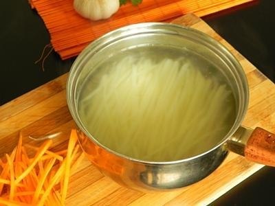 Салат из сырой картошки.Картошка получается не мягкая, а чутка с хрустом.Сразу поспешу успокоить ... - 4