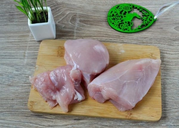 Куриные кармашки со шпинатом и чесноком.Ингредиенты:Куриное филе — 400 гСыр твердый — 50 гШпинат — ... - 2