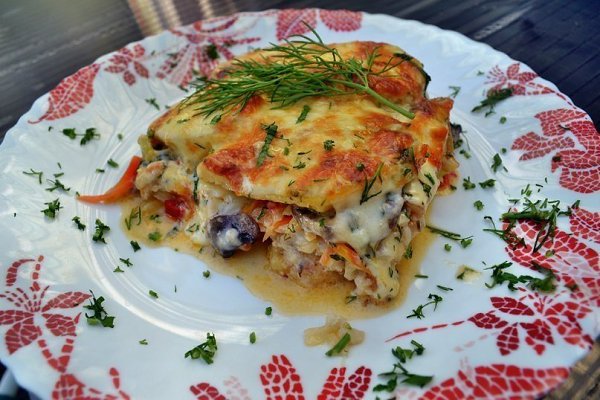 Запеканка с пангасиусом, овощами, в сливочном соусе с сыром.Продукты (на 6 порций)Морской язык - 600 ...