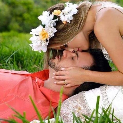 Ты можешь быть у неё не первым, не последним и не единственным. Она любила перед тем, как полюбила ...