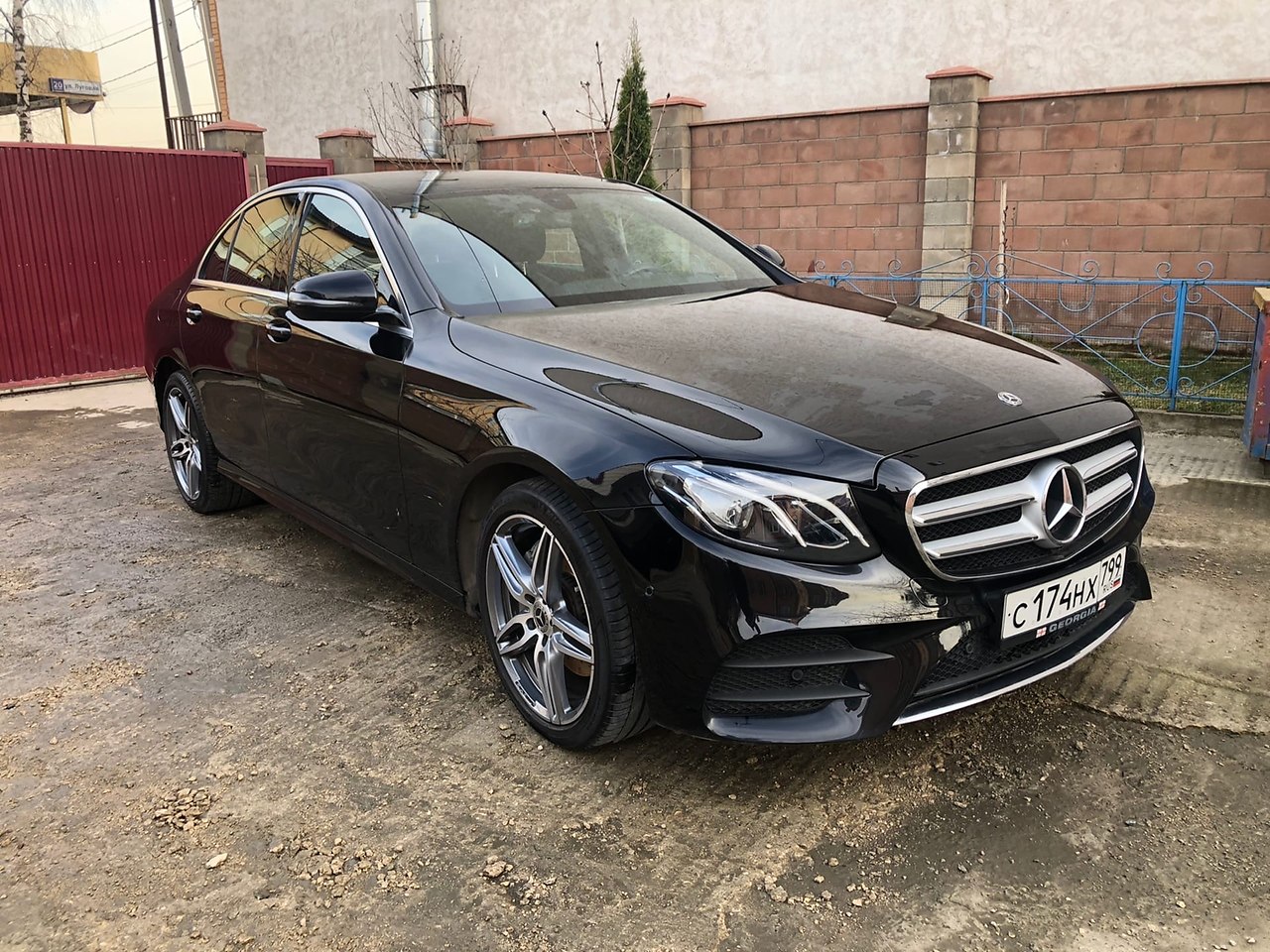 Mercedes-Benz E200. 2019 , 2.0 . 197 .  51.000.      ...