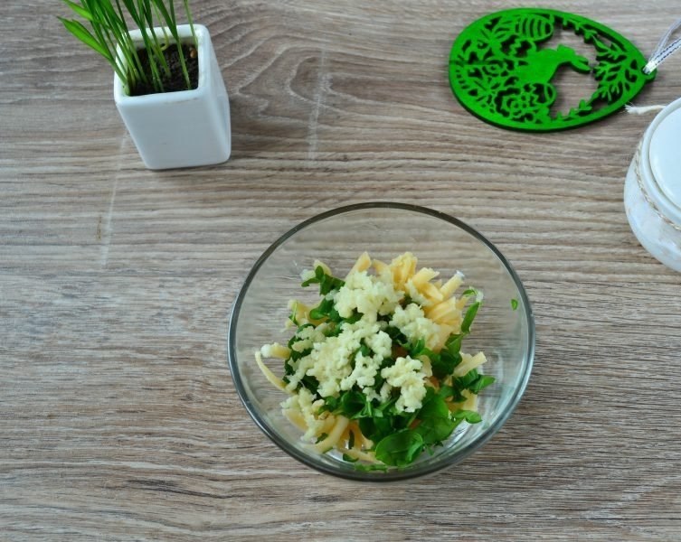 Куриные кармашки со шпинатом и чесноком.Ингредиенты:Куриное филе — 400 гСыр твердый — 50 гШпинат — ... - 3