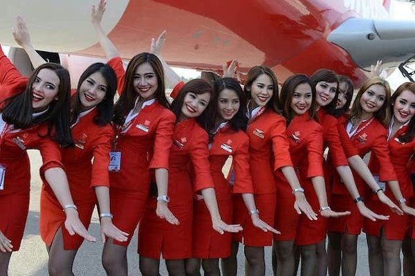 Авиакомпания Malaysia Airlines уволила стюардессу, которая поправилась на 700 грамм. Она проработала ...