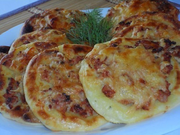 КАРТОФЕЛЬНЫЕ ВАТРУШКИ С КУРИЦЕЙ.Ингредиенты:Для картофельных ватрушек: пол кило картошки 1 яйцо 0.5 ...