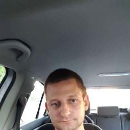 Vladyslav, 32, 