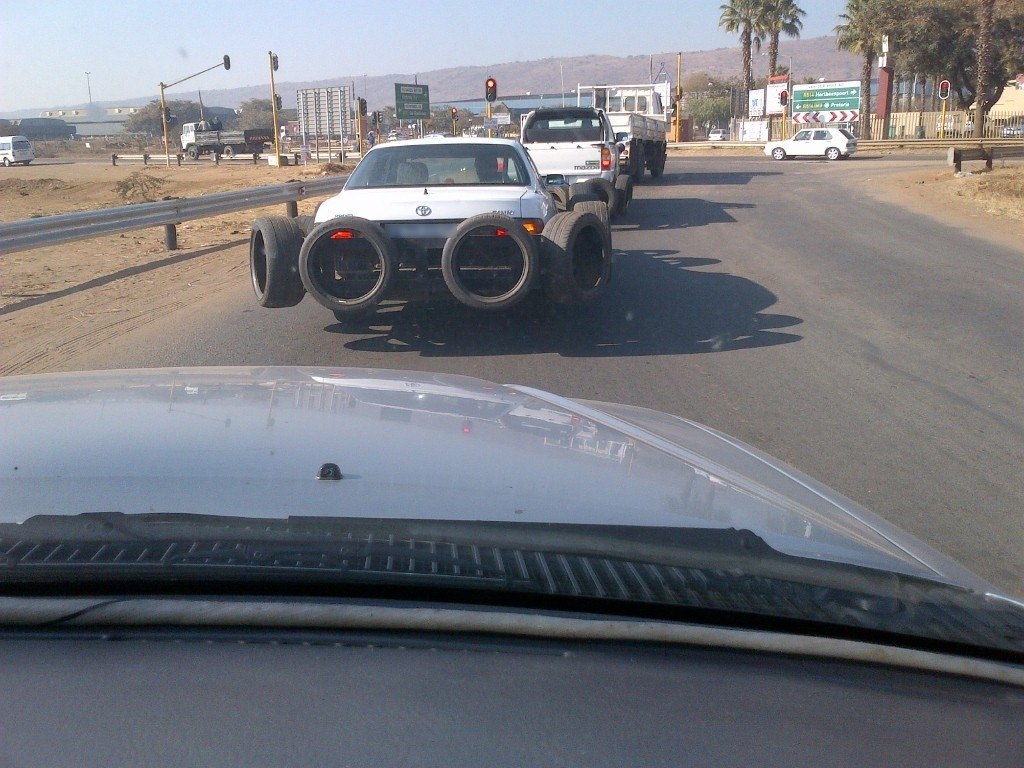первый выезд в город. багер такерс дтп. первый выезд в город. дорога чебоксары новочебоксарск. табличка москва.
