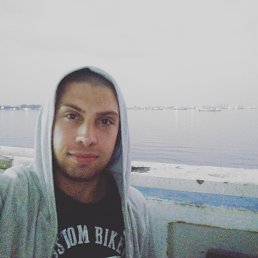 Dmitrii, 28, 