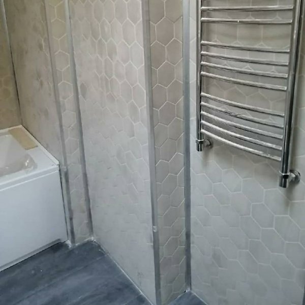 Пришла принимать работу плиточников Что делать в такой ситуации?? Даже не знаю(( Как с ними ... - 4