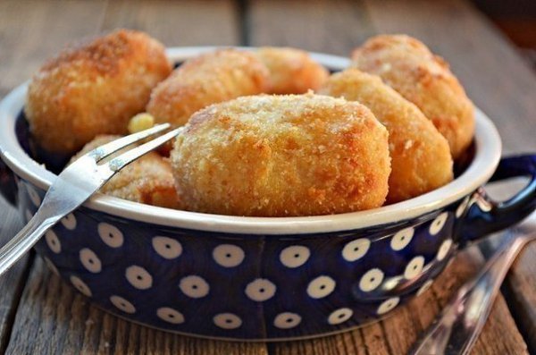 Картофельные крокеты с сыром и грибами в духовке.Ингредиенты:250 г приготовленного картофельного ... - 2