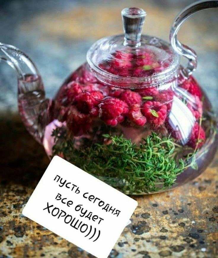 «Скинь смску, когда доберёшься»; «Суп на плите — разогрей»; «Вот тебе шапочка — там минус восемь»; ...