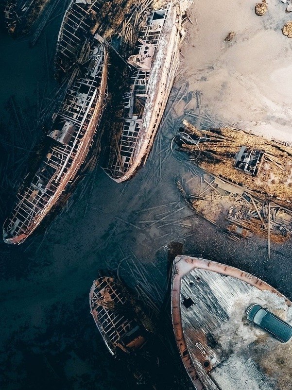 Захватывающие дух виды на кладбище кораблей в Териберке, Мурманск