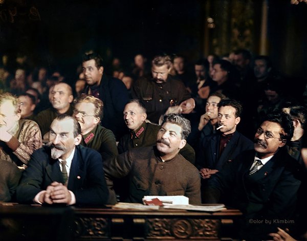 И.В. Сталин на XV съезде ВКП(б). Москва. 1927 г. Реконструкция цвета: художник Ольга Ширнина ...