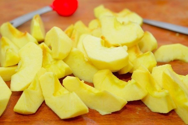 Курица с яблоками и шалфеем.Ингредиенты:Куриные окорочка — 6 шт.Корица — 1 ч.л.Соль — 1 ч.л.Белый ... - 7