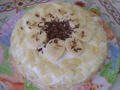 Вкуснейший банановый пирог за полчаса.100 грамм масла3 яйца300 грамм муки1 стакан сахара1 стакан ...