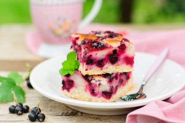 Вкусная запеканка со смородиной.на 100грамм - 147.7 ккалБ/Ж/У - 11.76/6.58/9.14Ингредиенты:500 гр ...
