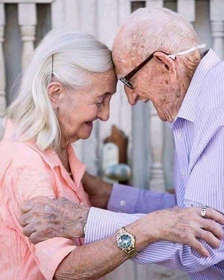 Супруги в старости. Пожилые люди. Красивые пожилые люди. Старая пара. Пожилые пары.